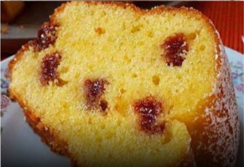 Bolo de Milho de Latinha Sem Farinha com Recheio de Goiabada: Simplesmente Irresistível!