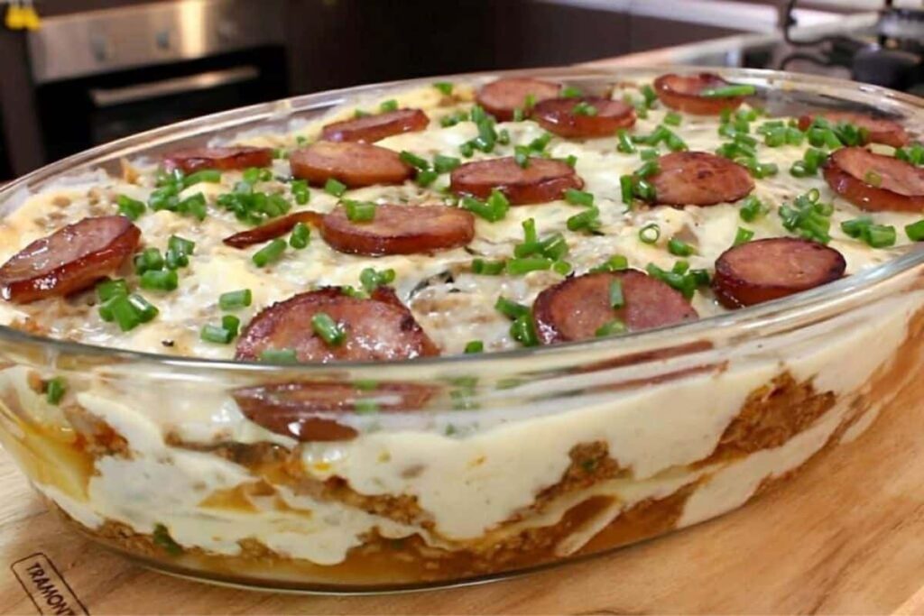 Batata Recheada de Forno com Molho à Bolonhesa e Molho Branco: Uma Delícia de Sabor e Sustância