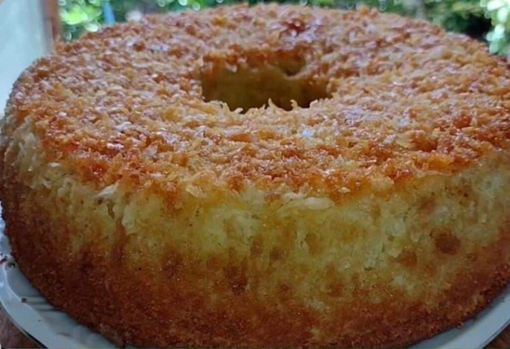 Bolo de Coco Simples de Liquidificador: Fofinho e Irresistível!