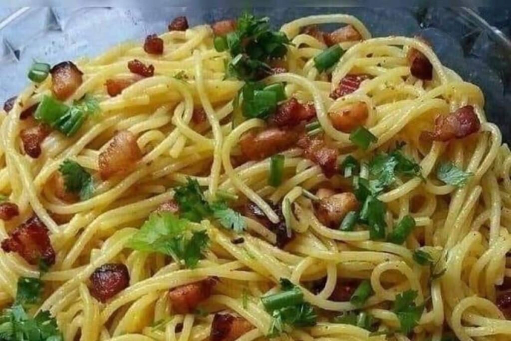 Macarrão ao Alho e Óleo com Bacon – Rápido e Delicioso