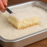 Bolo de Coco Gelado Simples e Bem Molhadinho: Uma Doçura de Dar Água na Boca