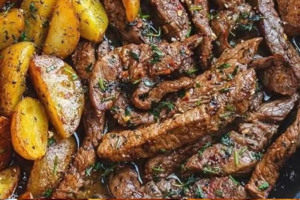 Bife com Alho e Batata na Frigideira: Sabor e Praticidade no Seu Dia a Dia