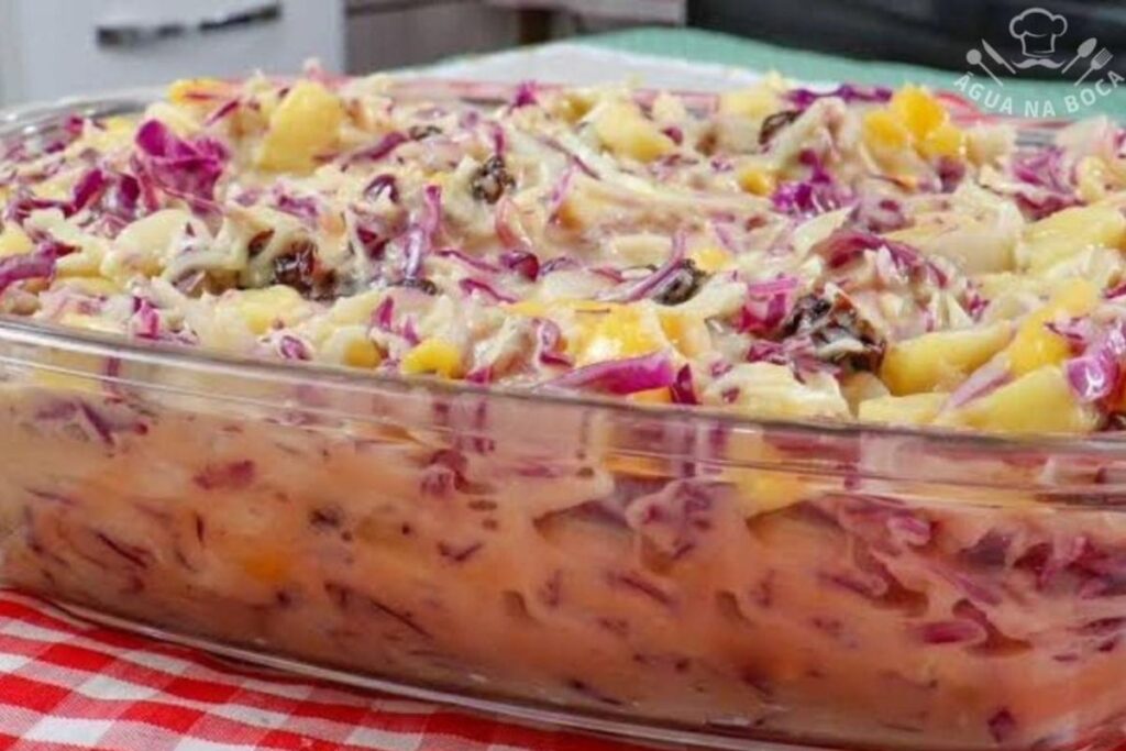Salada Tropical com Repolho Agridoce: Uma Explosão de Sabores e Cores