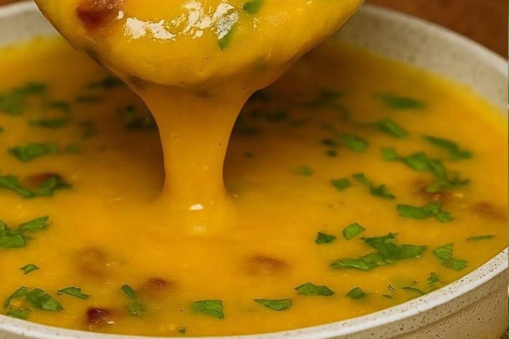 Caldo de Mandioca com Linguiça: Sabor e Tradição em Cada Colherada