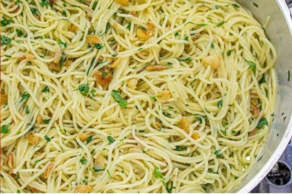 Macarrão Alho e Óleo Soltinho: Simples, Delicioso e Imbatível