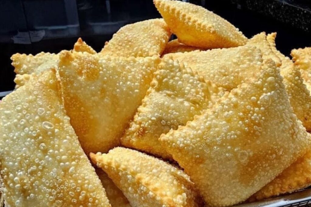 Pastel de Feira com Massa Crocante: Tradição e Sabor na Sua Cozinha