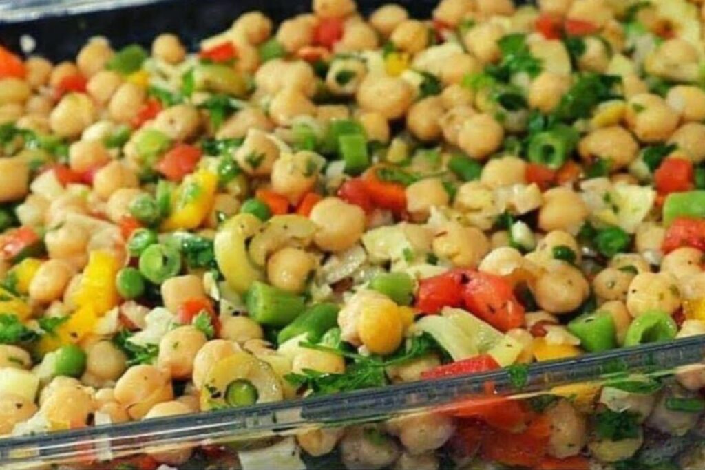 Salada de Grão-de-Bico Saborosa: Nutrição e Sabor em Cada Garfada