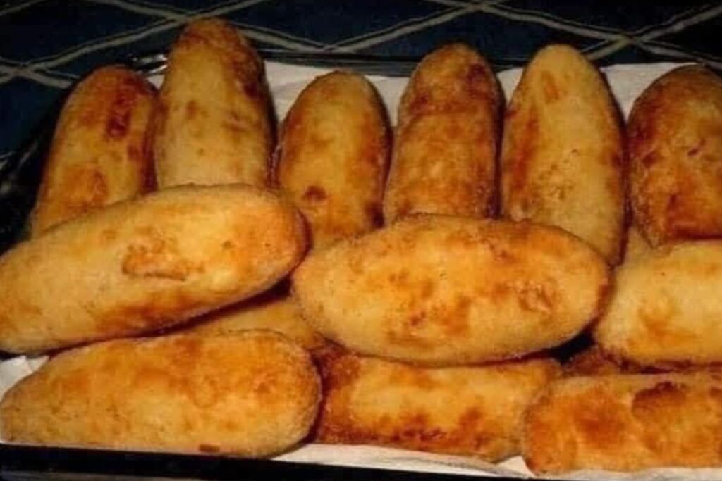 Bolinho de Mandioca com Queijo: uma delícia crocante por fora e cremosa por dentro!