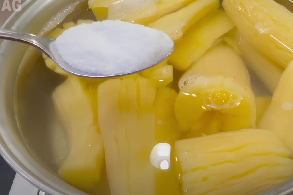 O Segredo para Cozinhar Mandioca (Macaxeira, Aipim) e Ficar Desmanchando