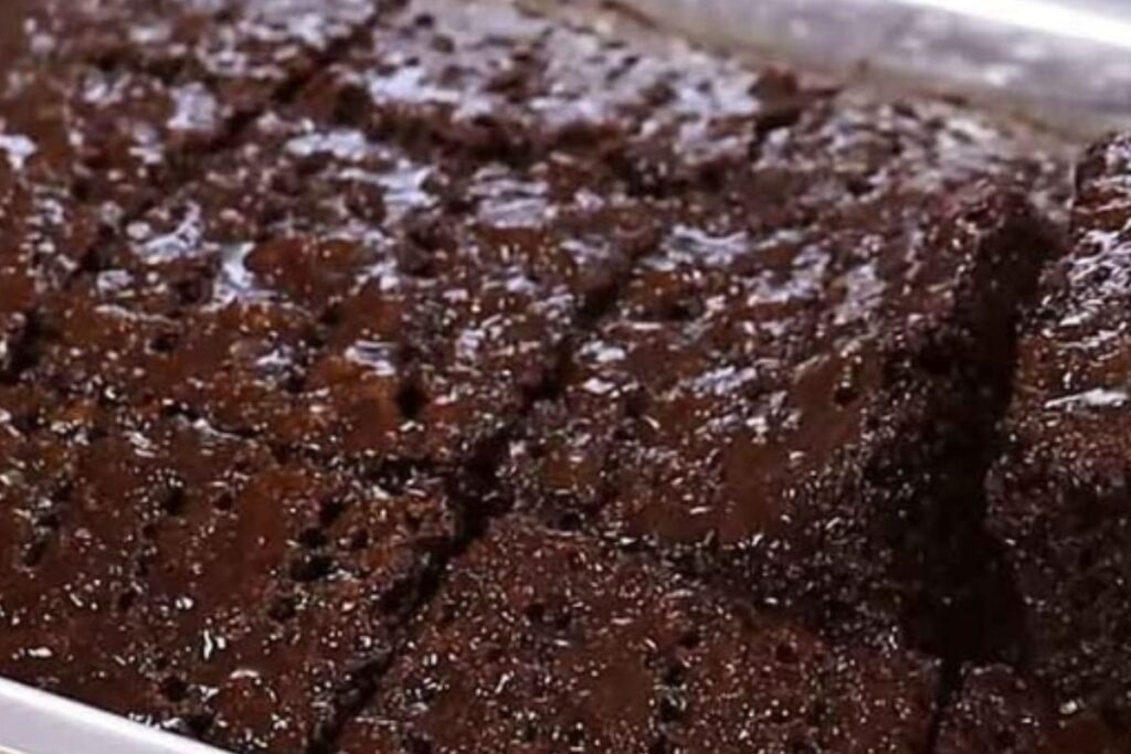 Bolo de Chocolate Molhadinho Simples – Fácil, Prático e Irresistível!