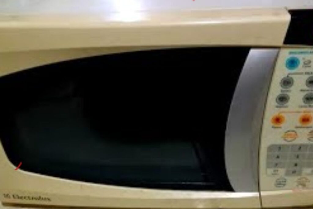 Aprenda Como Clarear o Plástico Amarelado dos Eletros e Deixar Sua Casa um Brinco!