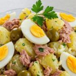 Salada de Batatas com Atum e Ovos: Uma Receita Prática, Nutritiva e Muito Saborosa