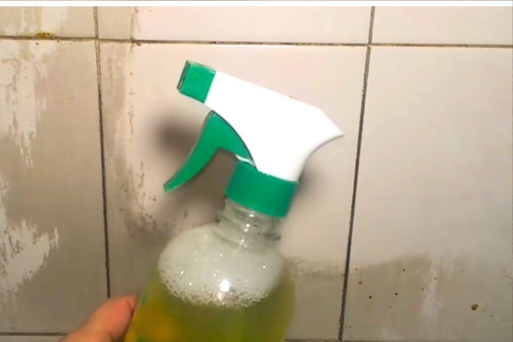 Desengordurante Caseiro que Remove Crostas de Gordura dos Azulejos: Praticidade, Economia e Eficiência!
