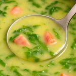 Caldo Verde Especial da Vovó Palmirinha: conforto, sabor e tradição!