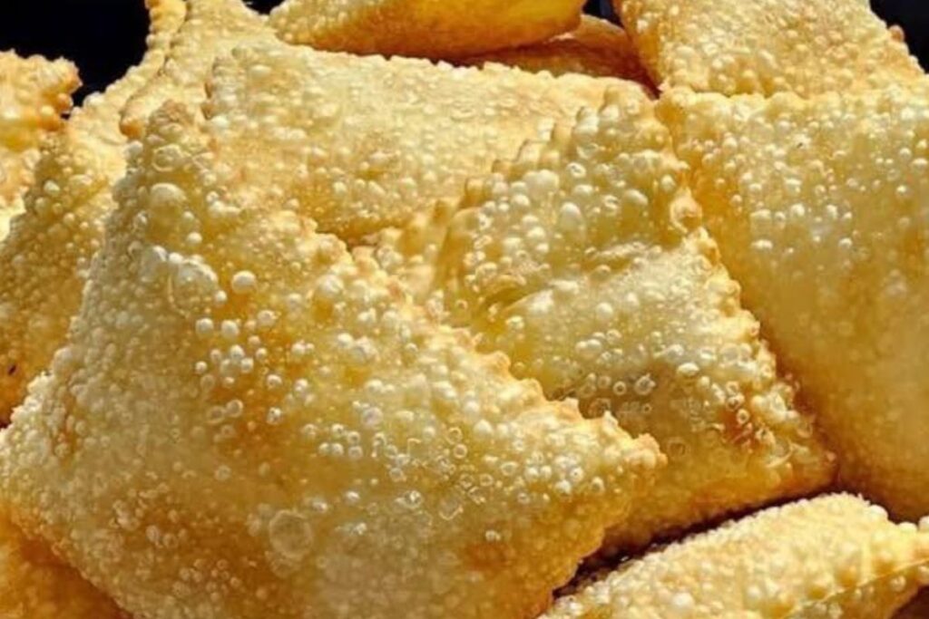 Pastel de Feira com Massa Crocante: a receita perfeita para alegrar o seu dia!
