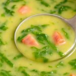 Caldo Verde Especial da Vovó Palmirinha: Receita Quentinha e Cheia de Amor