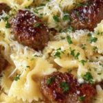 Massa de Gravata Cremosa com Carne, Alho e Parmesão: Um Conforto em Cada Garfada!
