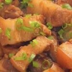 Barriga de Porco Caramelizada ao Molho Shoyu: Uma explosão de sabor que derrete na boca!