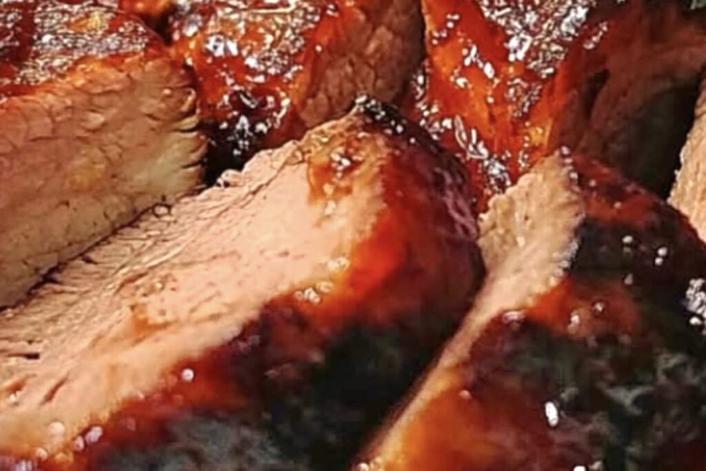 Carne Assada com Molho Barbecue Caseiro: Suculência e Sabor em Cada Pedaço!