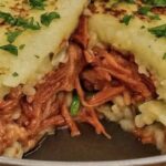 Escondidinho de Mandioca com Carne Seca: uma delícia brasileira direto para sua mesa!