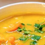 Sopa Cremosa de Legumes com Frango: Conforto em Forma de Colher