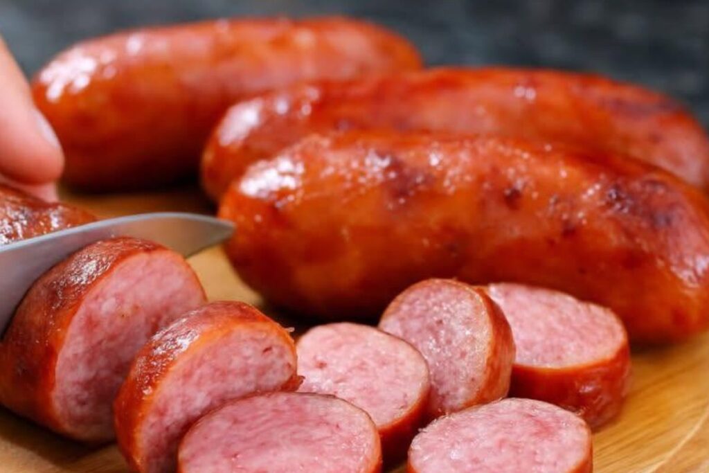 Linguiça Assada na Panela de Pressão com Cebola: Sabor, praticidade e suculência