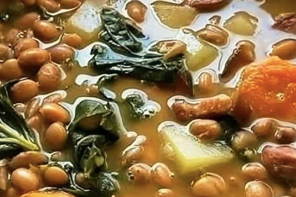 Feijão Gordo com Linguiça, Couve e Legumes: um espetáculo de sabor e tradição!