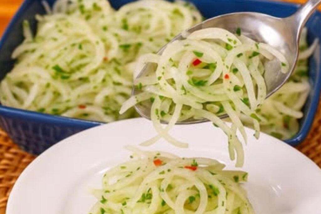 Salada de Cebola para Churrasco: simples, saborosa e perfeita para acompanhar aquela carne suculenta