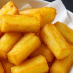 Mandioca Frita Sequinha e Crocante: a rainha dos petiscos caseiros