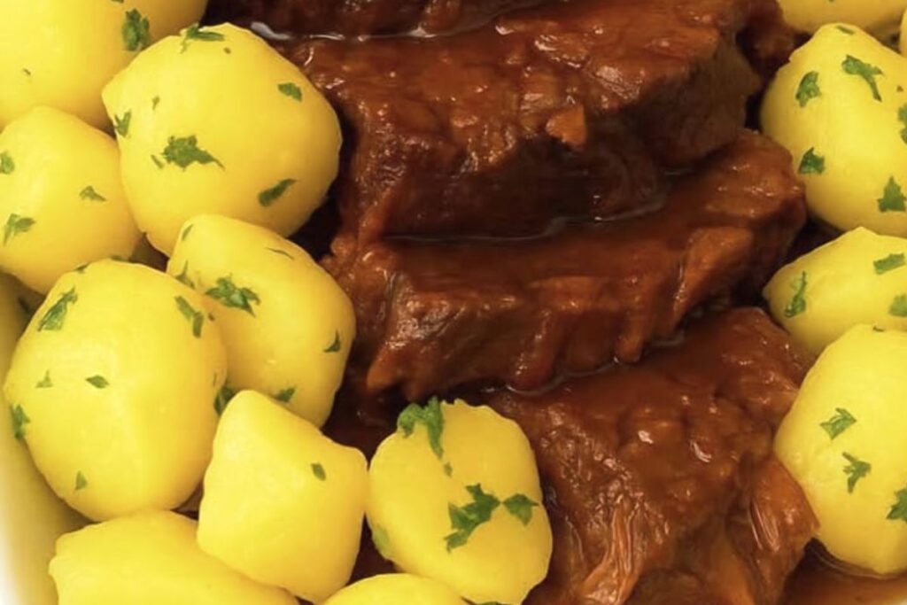 Cupim Assado com Batatas: sabor de comida caseira com toque especial