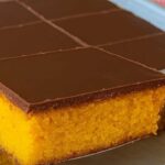 Bolo de Cenoura da Dona Nelma: Fofinho, Dourado e com Cobertura de Chocolate