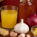 Mel, Suco de Limão, Cebola, Alho e Gengibre Ralado: Um Xarope Natural Poderoso e Caseiro