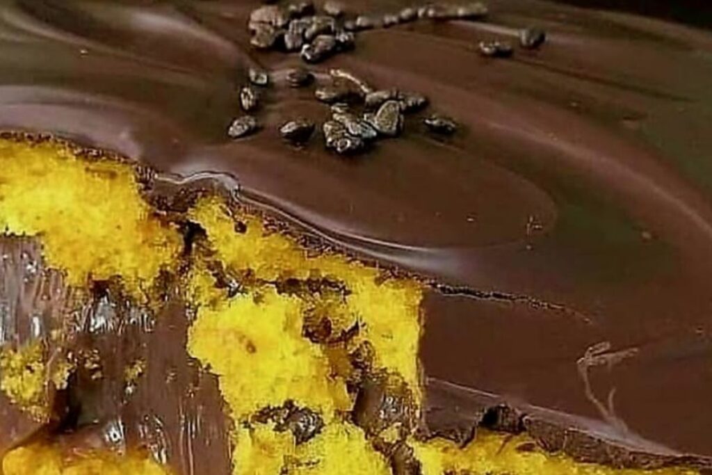 O Bolo de Cenoura mais Chocolatudo do Mundo: Receita Fácil, Fofinha e Irresistível