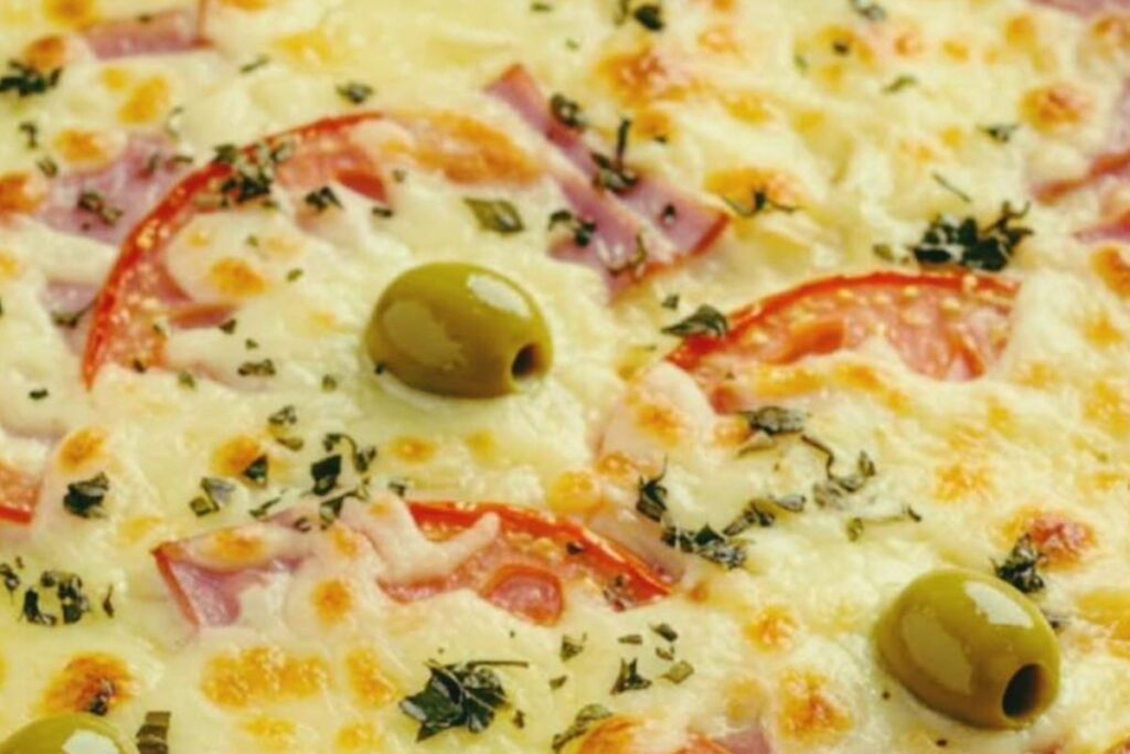 Quiche Cremoso com Requeijão e Queijo: Um Encanto de Sabor no Forno