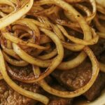 Bife Acebolado Perfeito e Macio — Uma Receita que Derrete na Boca