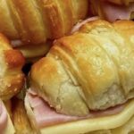 Mini Croissants Recheados com Presunto e Queijo: crocância, praticidade e sabor em cada mordida