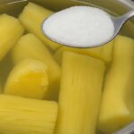 O segredo para cozinhar mandioca (macaxeira, aipim) e ficar desmanchando: nunca mais erre no ponto!