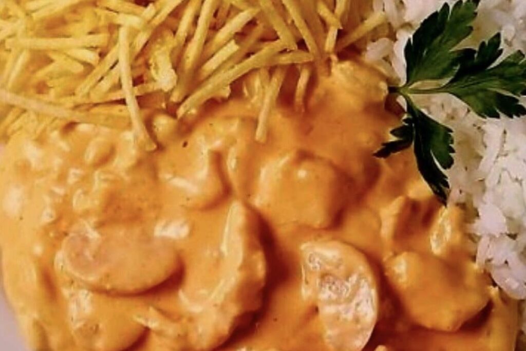 Strogonoff de Frango Cremoso e Suculento