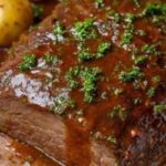 Carne ao Molho Madeira com Batatas de Forno: elegância e sabor no seu prato
