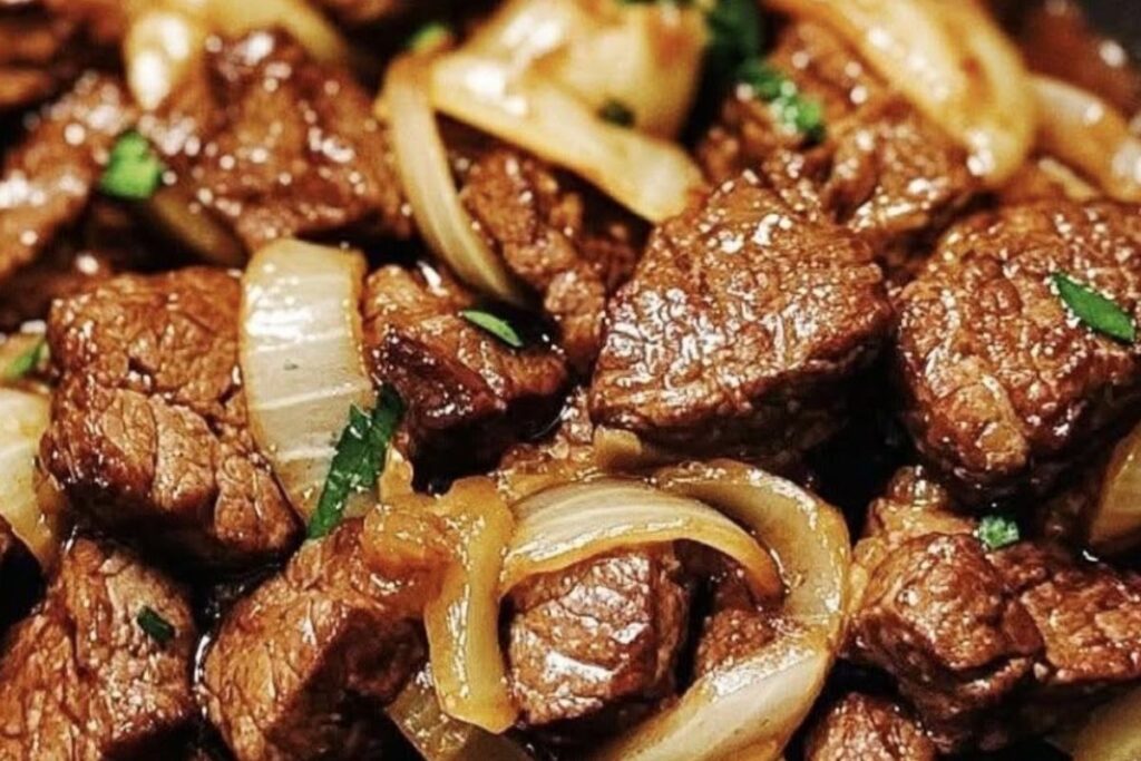Picadinho de Carne Acebolado – Sabor de Casa em Cada Garfada