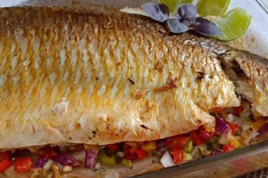 Peixe Assado no Forno com Vinagrete: Um Clássico Simples e Elegante