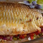 Peixe Assado no Forno com Vinagrete: Um Clássico Simples e Elegante